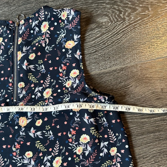 Twik sleeveless blouse with back zipper - Picture 5 of 5